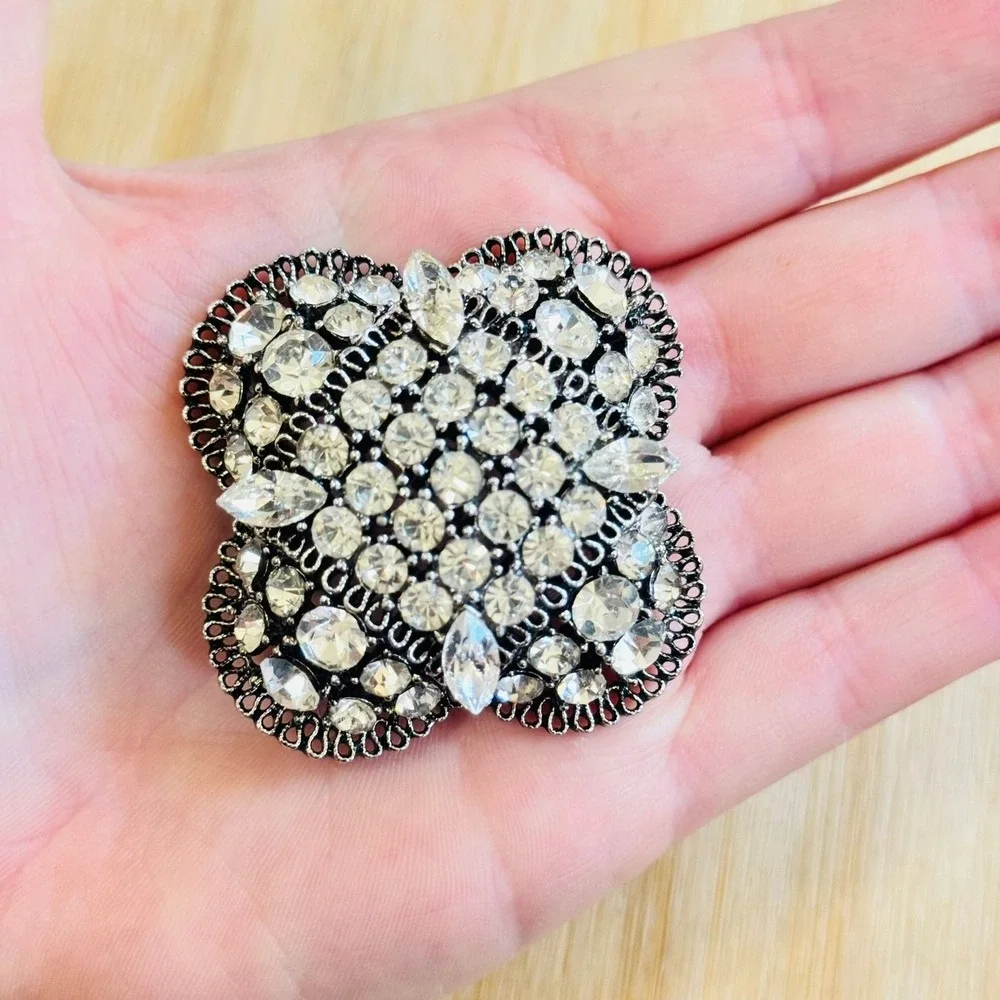 VTG Lisner Crystal Rhinestone‎ Maltese Cross Brooch Pin Jeweled Retro Silver 50s